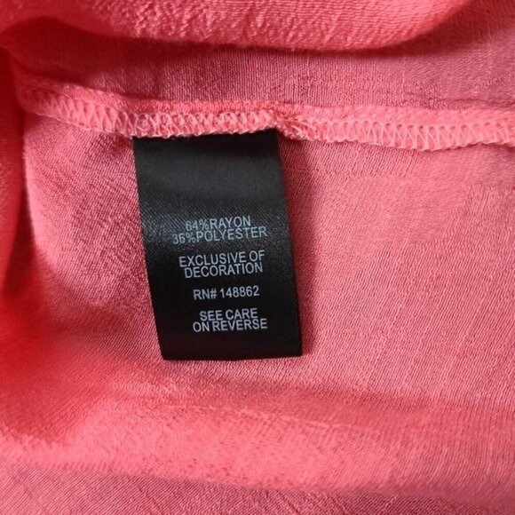 Torrid Lindsay Crochet Inset Button Down Shirt in Coral Torrid size 2 - Picture 5 of 10